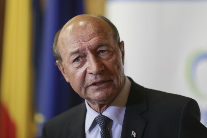 Traian Băsescu denunţă „o adevărată lovitură de stat parlamentară”: „Dodon, nici lui Putin nu-i plac vânzătorii de ţară!”