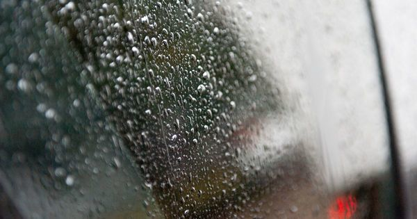 Meteorologii anunţă pentru prima zi de februarie vreme ploioasă