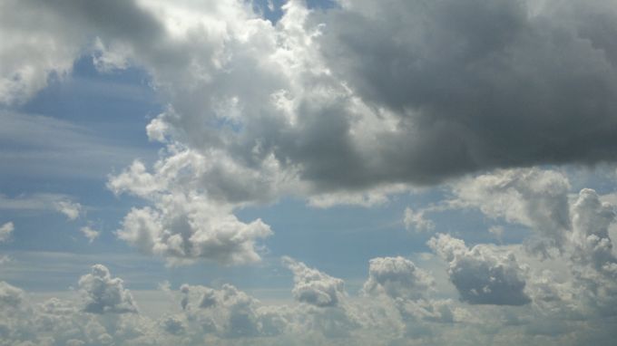 Meteo: Pentru astăzi se prognozează cer noros, cu şanse mici de precipitaţii