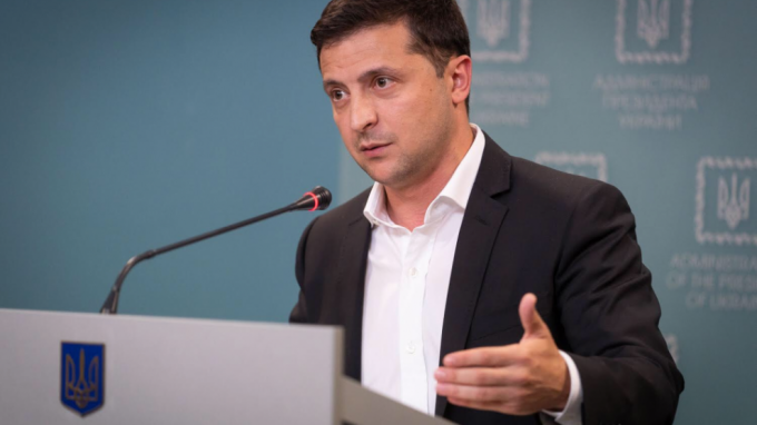 Vladmir Zelenski consideră inadmisibile negocierile directe cu reprezentanţii grupurilor armate ilegale din Doneţk şi Lugans