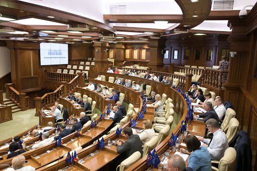 Alexandru Slusari: Deputaţii PSRM şi PDM au blocat moţiunea depusă în Parlament împotriva ministrului Aureliu Ciocoi