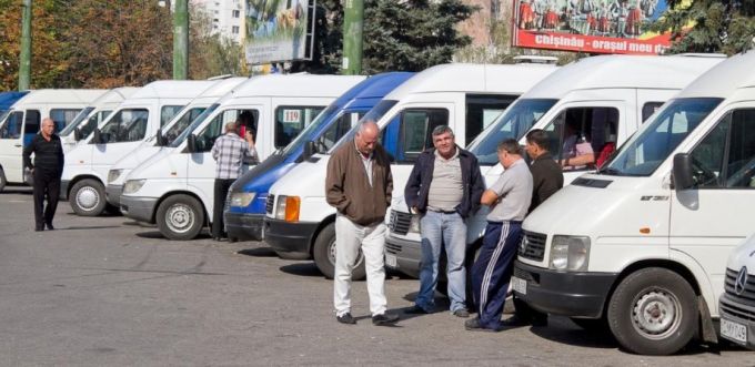 Protest al transportatorilor. Microbuzele de pasageri din Chişinău nu vor circula luni până la ora 10:00