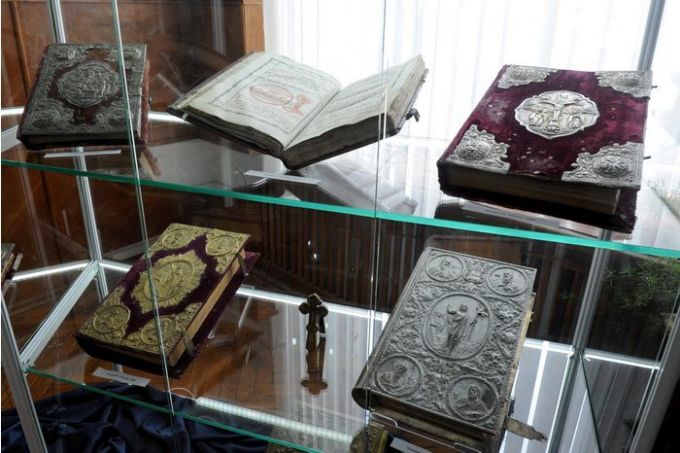 Două volume despre cartea românească veche şi rară au fost lansate la Chişinău