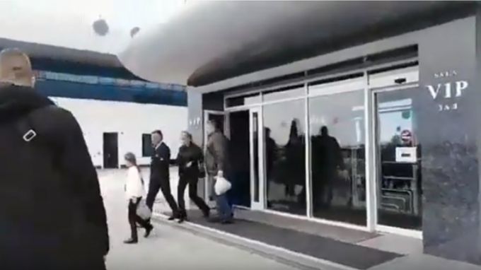 FOTO. Liderul separatist de la Tiraspol a debarcat pe aeroportul din  Chişinău la revenirea din vacanţă