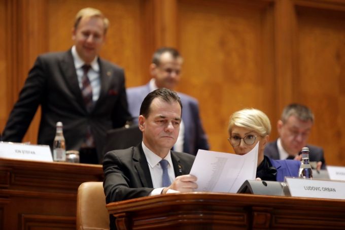 Parlamentul de la Bucureşti se întruneşte în şedinţă pentru învestirea Guvernului Orban II