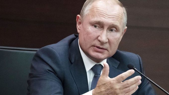 Vladimir Putin amână din cauza COVID-19 referendumul ce i-ar asigura puterea şi după 2024