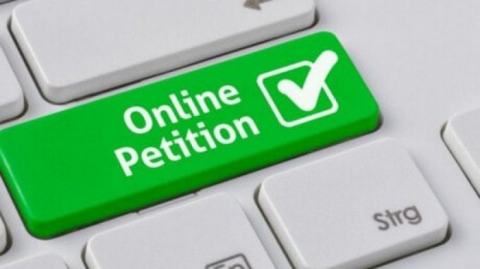 Cetăţenii pot în continuare să adreseze petiţii Parlamentului în regim online