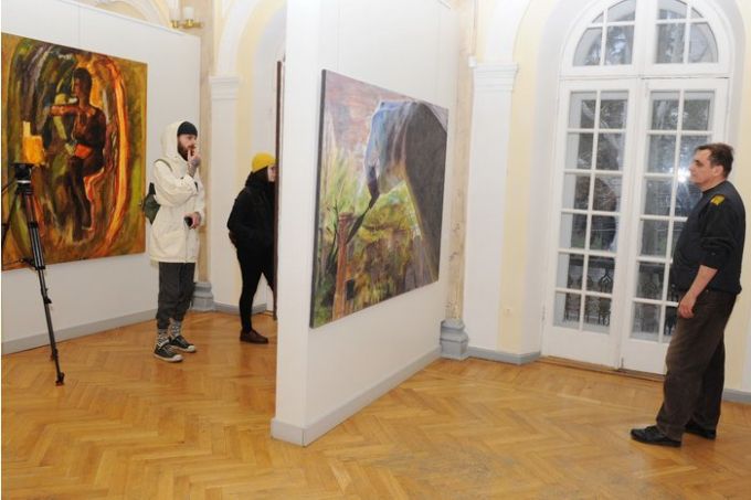 Doi artişti plastici din România şi-au expus lucrările la Chişinău