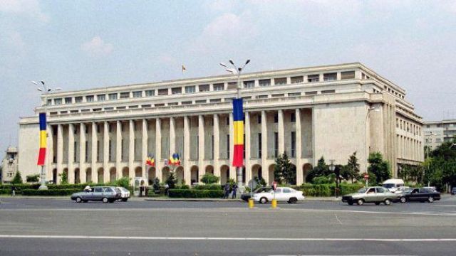 Alertă de coronavirus la Guvernul României. Femeia din Bucureşti confirmată cu COVID 19 ar fi avut contact cu personal din Palatul Victoria