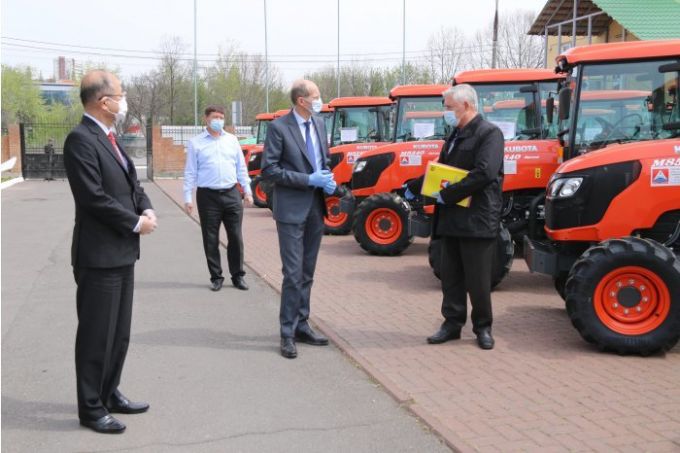 Încă 43 de tractoare pentru fermierii din Republica Moldova au fost achiziţionate cu suportul Guvernului Japoniei