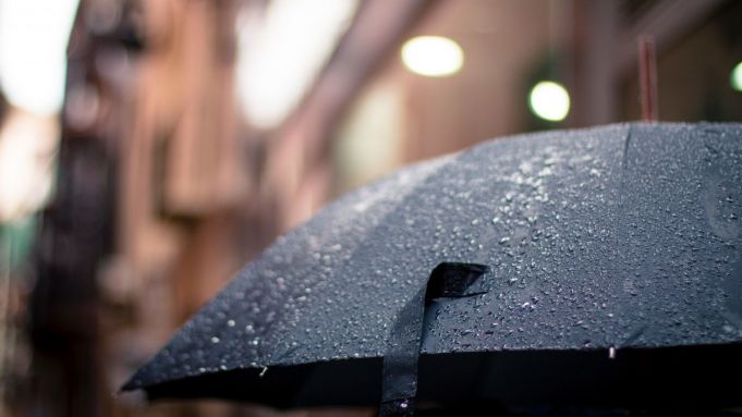 METEO: Ploi slabe şi maxime de până la 18 grade Celsius