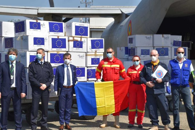Membrii misiunilor medicale româneşti trimise în Italia şi Republica Moldova vor primi paşapoarte diplomatice