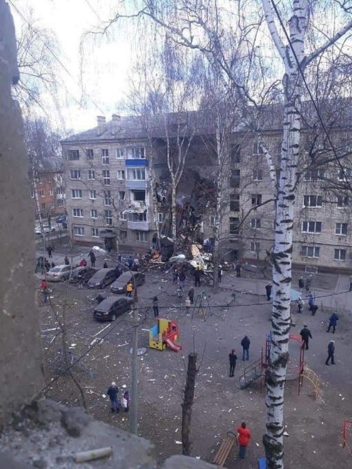 VIDEO. Explozie puternică într-un bloc de locuinţe din Rusia. Cel puţin o persoană şi-a pierdut viaţa, iar clădirea a fost grav avariată