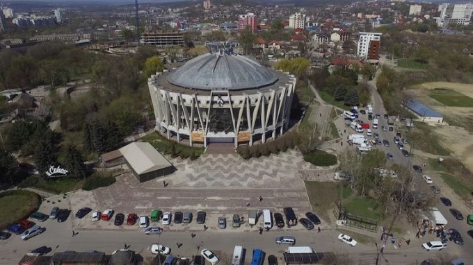 „Obiect explozibil, pe acoperişul Circului din Chişinău”. Doi minori au decis să facă o glumă la 112