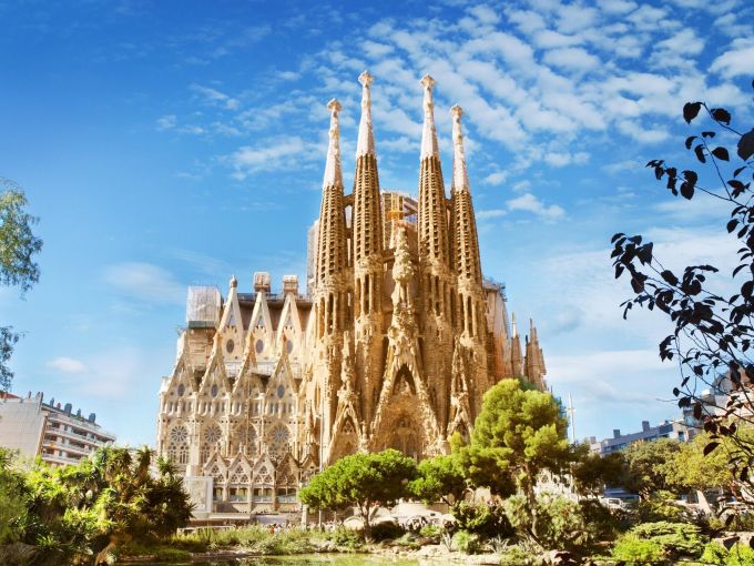 Spania anunţă reluarea turismului internaţional în iulie