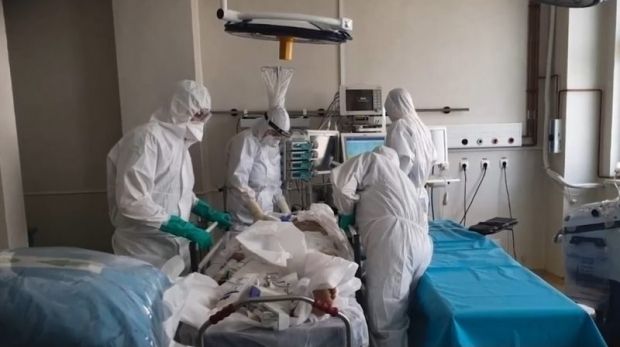 GCS: Trei noi decese în rândul românilor infectaţi cu COVID-19. Bilanţul morţilor a ajuns la 1176 de persoane
