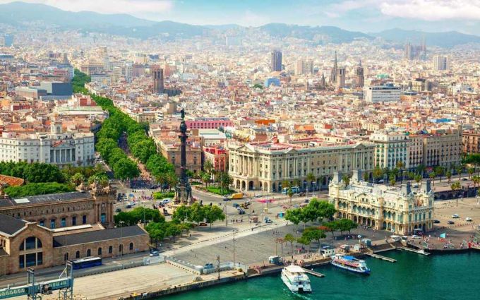 Jumătate din Spania intră într-o nouă etapă de relaxare: se redeschid restaurantele, cinematografele, teatrele, plajele şi piscinele