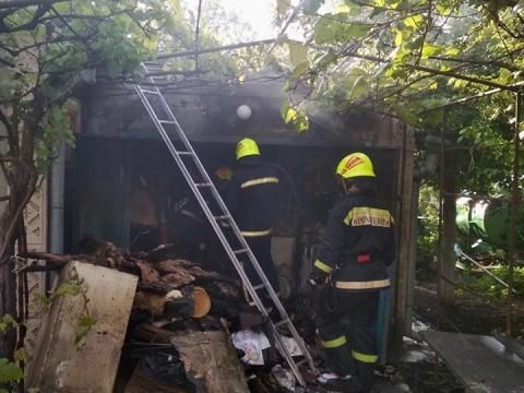 Un garaj din municipiul Bălţi a fost cuprins de flăcări