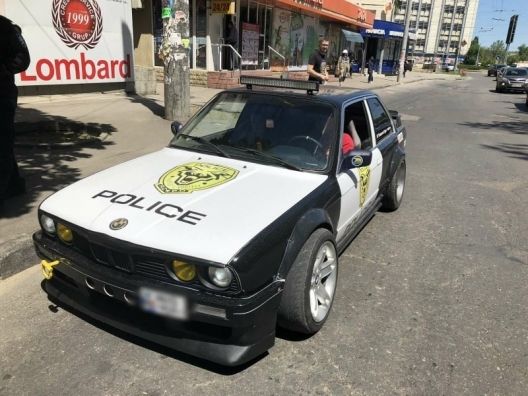Şoferul unei „maşini de poliţie”, sancţionat de oamenii legii