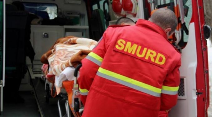 O femeie cu complicaţie la nivelul rinichilor, adusă la Chişinău cu un echipaj SMURD