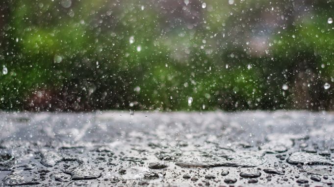 A doua zi de vară: În unele regiuni ale Republicii Moldova va continua să plouă