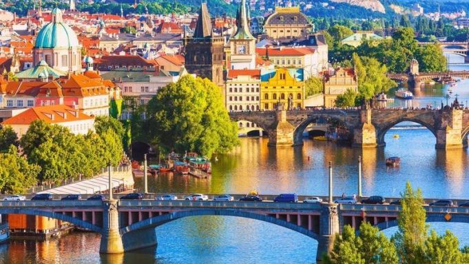 Cehia a anunţat că, începând de la 15 iunie, le va permite cetăţenilor săi să se deplaseze în majoritatea ţărilor europene