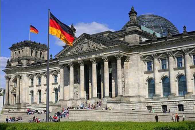Studenţii din Republica Moldova interesaţi de politică pot aplica pentru o bursă oferită de Bundestagul German