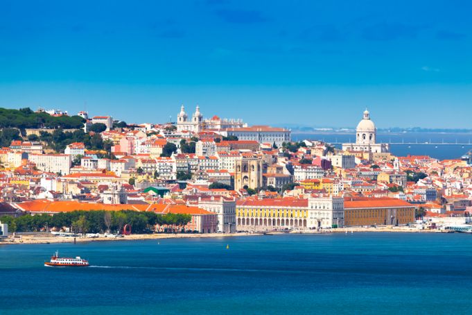 Restricţii la Lisabona. Izolare restabilită parţial, după depistarea unor focare de coronavirus în 15 cartiere