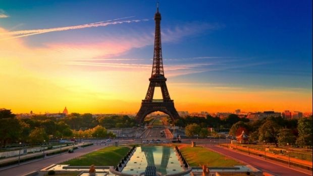 Turnul Eiffel se redeschide publicului, joi. Simbolul Parisului a fost închis pe 13 martie, din cauza epidemiei de COVID-19