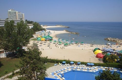 VIDEO. Turiştii au uitat regulile de distanţare şi protecţie la plajă. Este cel mai aglomerat weekend pe litoralul românesc, de la ridicarea restricţiilor de deplasare