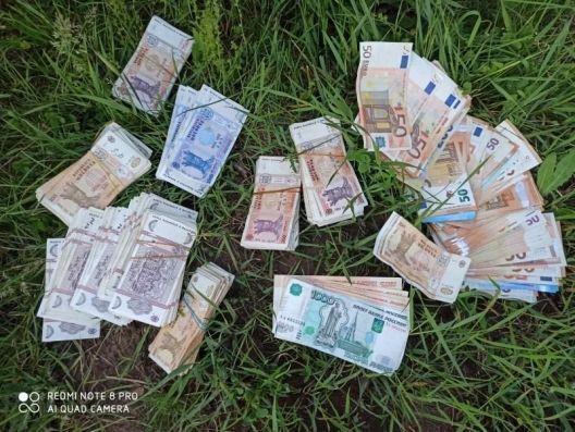 Peste 12 mii de euro, 144 de mii de lei şi 35 de mii de ruble ruseşti, furate dintr-o casă din Hîrbovăţ. Făptaşul a fost prins