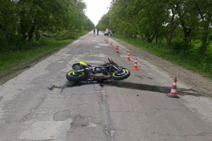 Un minor a murit într-un accident cu motocicleta