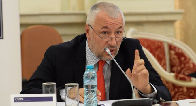 Iulian Fota a fost numit la conducerea Institutului Diplomatic Român