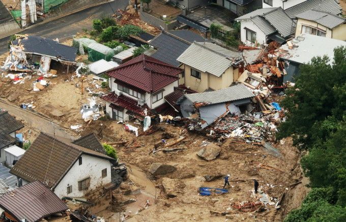 Inundaţii în Japonia - Cel puţin 70 de morţi în urma ploilor torenţiale; precipitaţiile se vor intensifica începând de luni