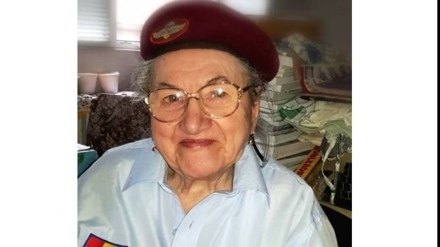 Prima femeie paraşutist de după cel de-Al Doilea Război Mondial, Florica Ioniţă, împlineşte astăzi 90 de ani