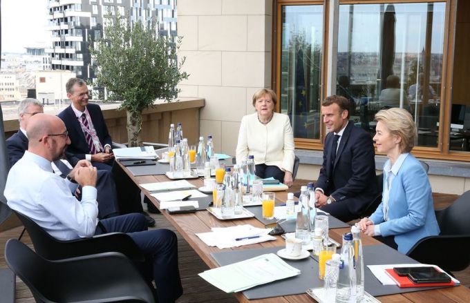 Liderii europeni fac un prim pas spre un consens pentru planul de relansare economică. Suma pe care ar accepta-o ţările „austere”