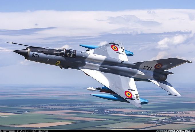 Două aeronave MiG-21 româneşti au interceptat patru avioane ale Rusiei deasupra Mării Negre