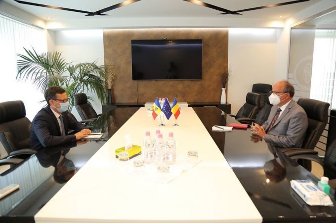 Ambasadorul României Daniel Ioniţă a avut o întrevedere cu guvernatorul BNM Octavian Armaşu