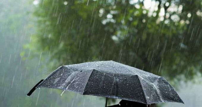Ploi slabe în nordul Republicii Moldova şi maxime de până la 30 de grade