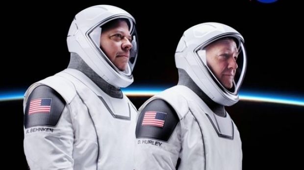 VIDEO. Capsula Crew Dragon a SpaceX revine pe Pământ. Cei doi astronauţi vor ateriza la 21.41, ora Chişinăului, în apele Golfului Mexic