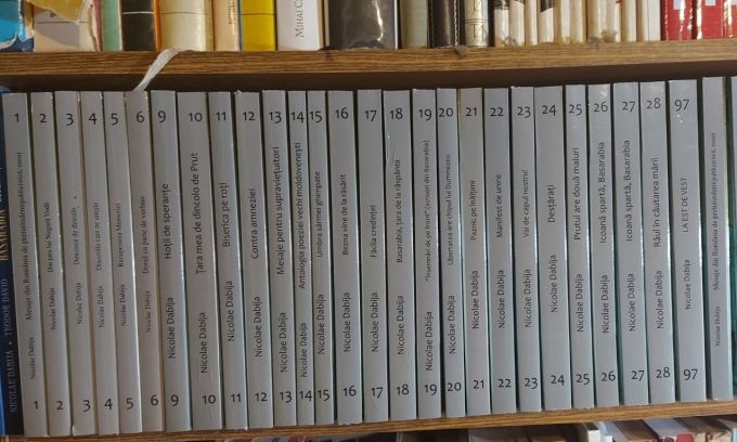 Opera publicistică a scriitorului academician Nicolae Dabija, publicată în 27 de volume, la Iaşi