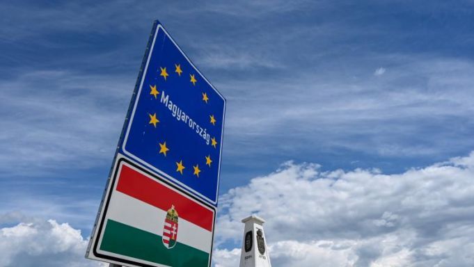 România cere explicaţii Ungariei pentru închiderea graniţelor. Macron avertizează că blocarea frontierelor în UE ar avea efect negativ