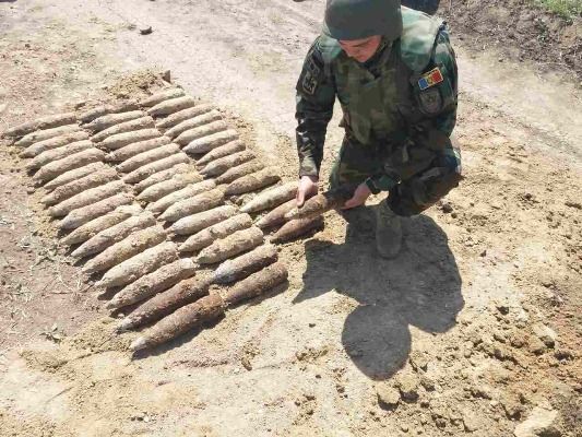 Peste 120 de obiecte explozive, neutralizate de către geniştii Armatei Naţionale