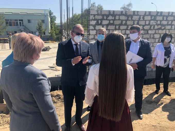 Ambasadorul Daniel Ioniţă, în vizită în UTA Găgăuzia, pentru a evalua stadiul construcţiei noii clădiri a Liceului "Mihai Eminescu" din Comrat