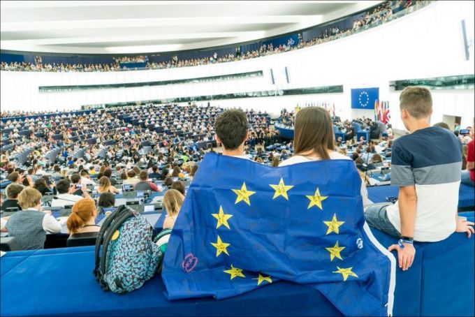 Comisia Europeană invită elevii din întreaga Europă să participe la concursul anual de traduceri ”Juvenes Translatores”