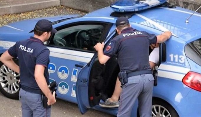 Italia. Un tânăr din Republica Moldova a bătut crunt un italian, după care a ameninţat pe poliţişti: Sunt campion la arte marţiale