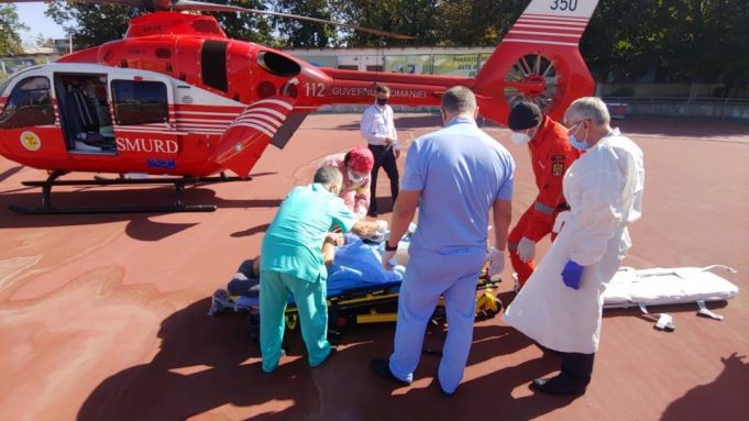 Un bărbat, transportat cu un elicopter SMURD la Chişinău, în urma unui accident de circulaţie cu motocicleta