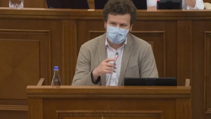 Încă o sesizare la Curtea Constituţională, ce vizează modificările la Legea cu privire la medicamente, votate de PSRM-Pentru Moldova
