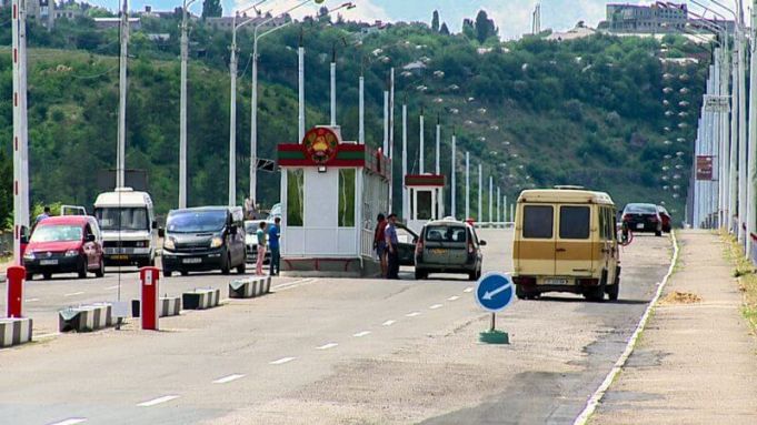 Cum explică MAEIE şi Biroul de Reintegrare cererea către Kiev de a amâna interdicţia de circulaţie a maşinilor cu numere transnistrene