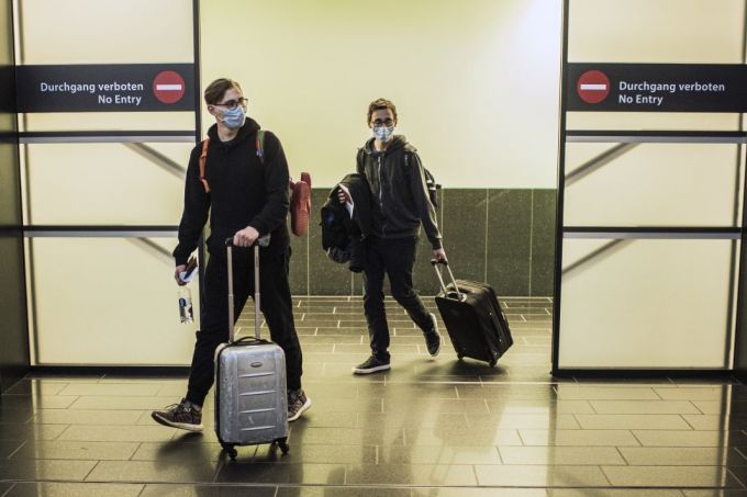 Coronavirus: Letonia permite intrarea doar a călătorilor care prezintă un test negativ